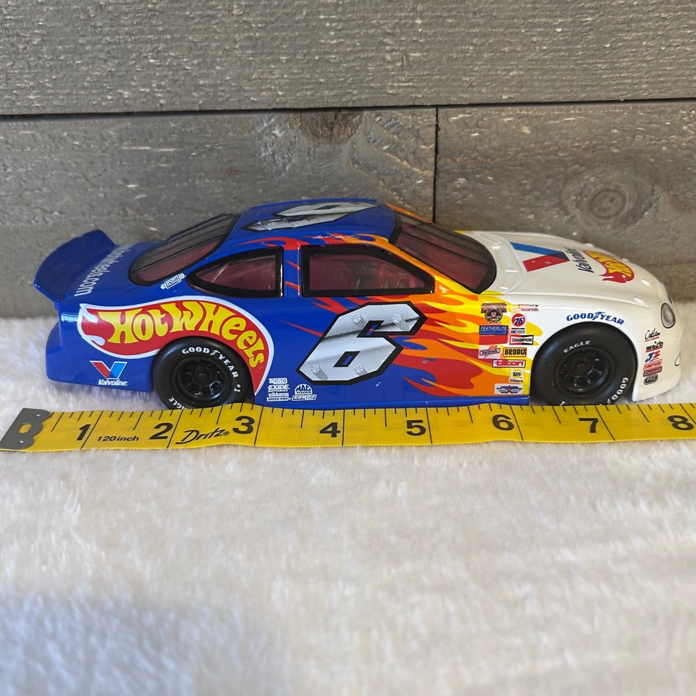 Hot Wheels NASCAR Car Number 6 Mark Martin 1:24 Valvoline Ford Taurus